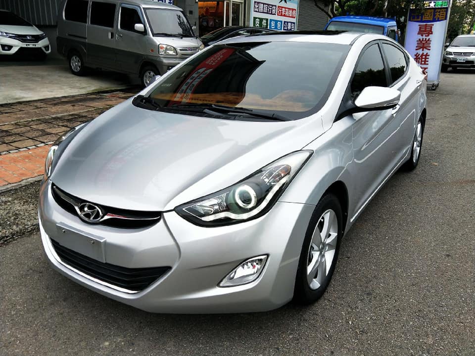 2013年 現代 ELANTRA 極光旗艦版